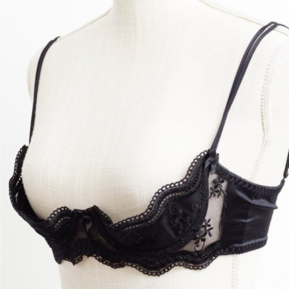 Vintage Shirley of Hollywood 1/4 cup bra.🖤